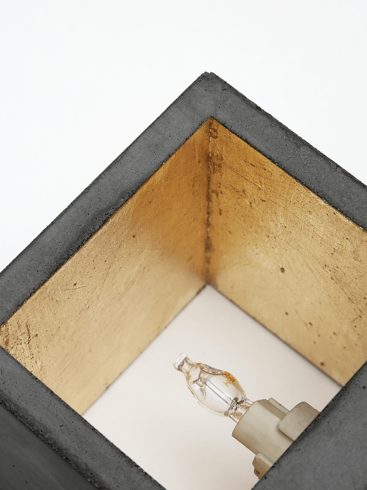18-09-13_B9_dark_gold_Wandlampe_klein_detail_2