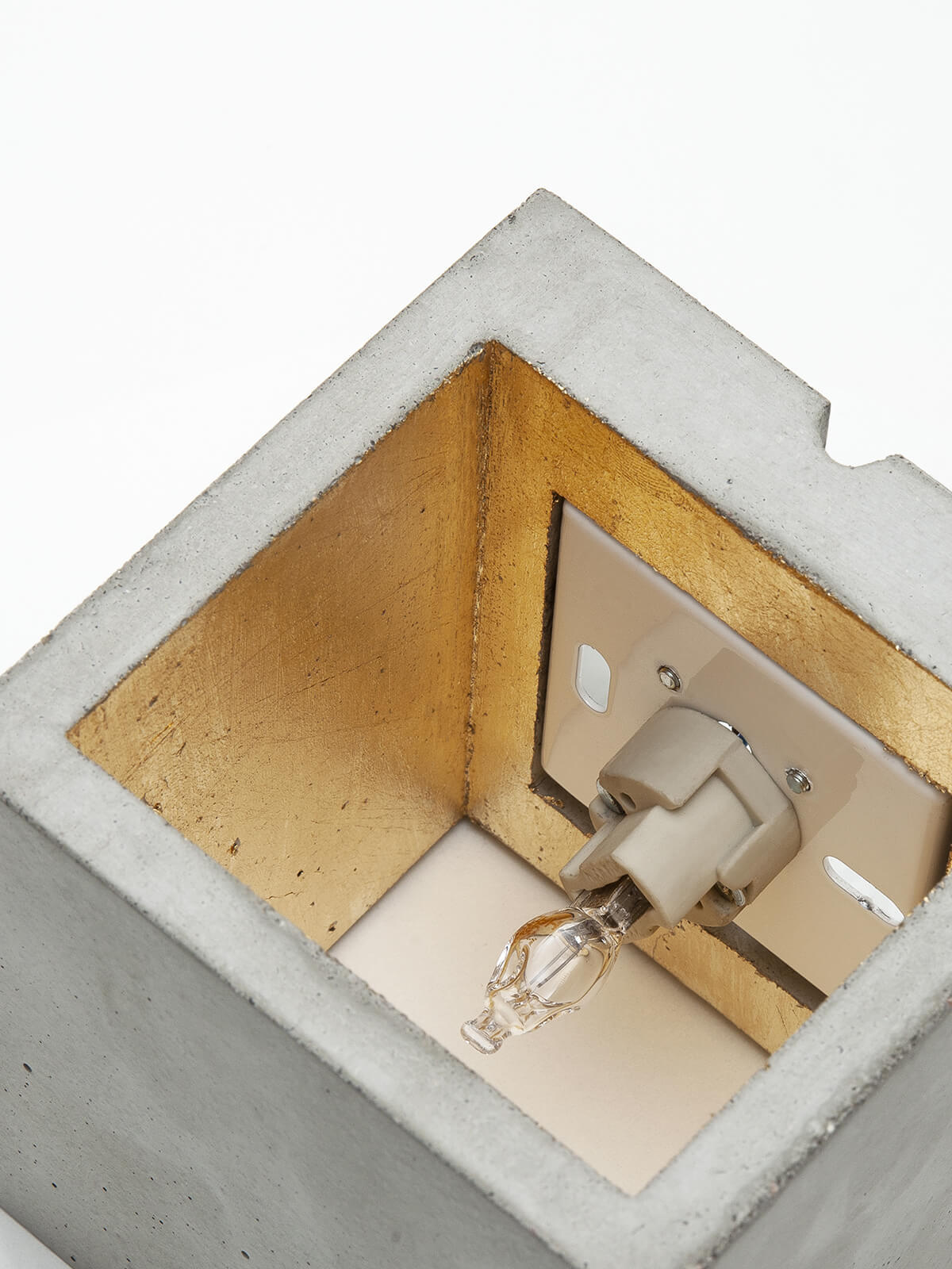 18-09-13_B9_hell_gold_Wandlampe_klein_detail
