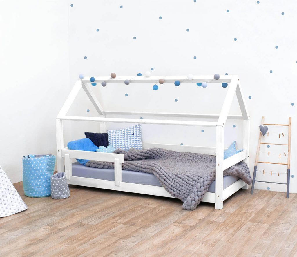 Kinderbett f/ür Jungen und M/ädchen in wei/ß ModellMika Sch/önes Hausbett f/ür Matratze 80x160 cm mit Rausfallschutz