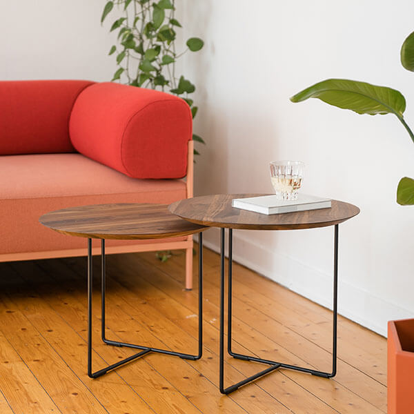 NUSSBAUM 011_0004_weld_co_beistelltisch_nussbaum_01_btn01_weiss_ambiente03_q.jpg