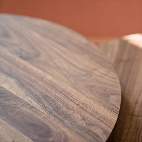 NUSSBAUM 01_0002_weld_co_beistelltisch_nussbaum_01_btn01_weiss_detail03_q.jpg