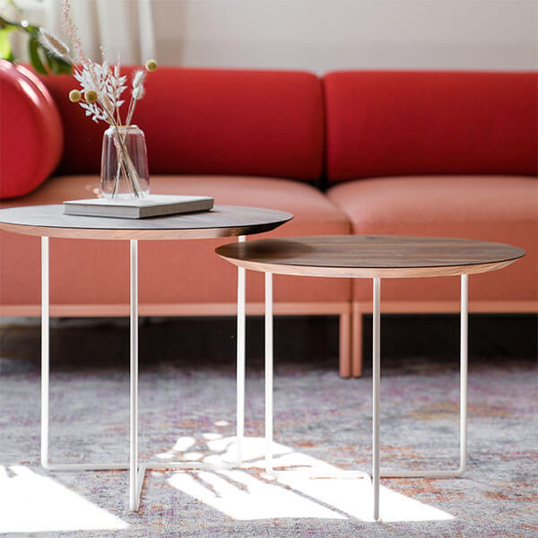 NUSSBAUM 01_0005_weld_co_beistelltisch_nussbaum_01_btn01_weiss_ambiente_duo02_q.jpg