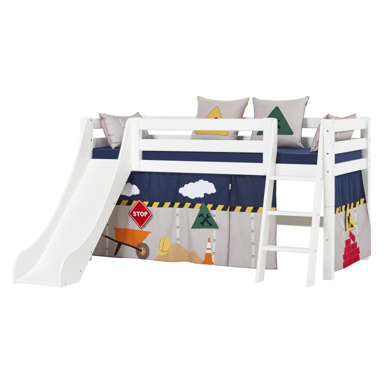 Halbhohes Bett mit Rutsche